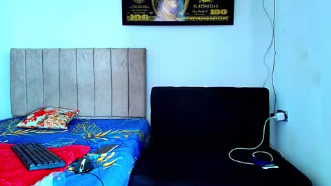 alejo_21cm online show from February 4, 8:09 am