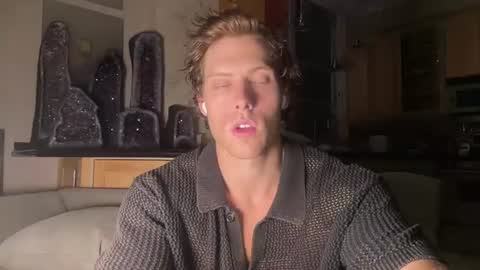 Alex Stone online show from August 7, 1:56 am