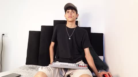 alex_mark_ online show from October 29, 7:17 pm