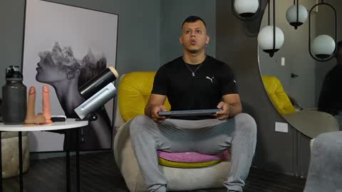 Alex Towers online show from January 11, 7:05 pm