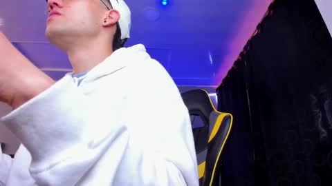 alexgiraldo__ online show from November 21, 12:15 pm