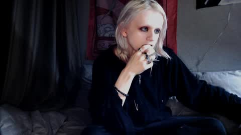 Alien Bella online show from April 8, 2:23 am