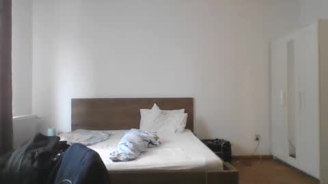 alinslut online show from October 12, 8:30 am