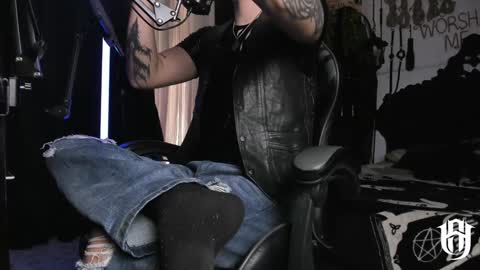   online show from January 1, 4:39 pm