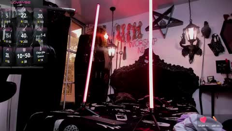   online show from December 9, 8:18 pm