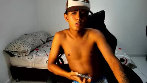 Snapshot of alluringangel0 chatting on September 16, 5:08 am alluringangel0 online show from September 16, 5:08 am