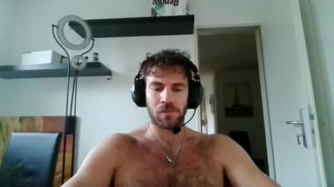 alphah_hunk online show from November 28, 2:52 pm