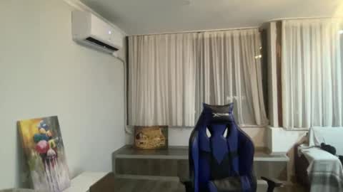 AlphAndre online show from February 14, 5:14 pm