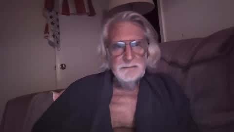 AlphaUniform online show from October 11, 4:05 am