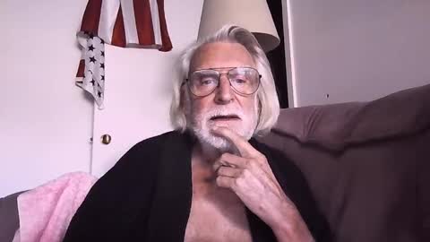 AlphaUniform online show from October 15, 1:52 pm