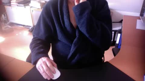 Amor2200 online show from April 4, 9:39 am