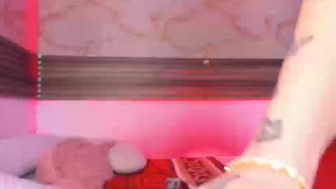 andrees_s online show from December 19, 5:04 am