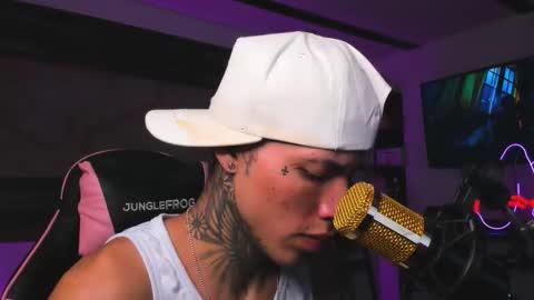 andrees_s online show from March 19, 1:14 pm