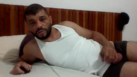 Snapshot of andreloko123 chatting on January 29, 1:37 am andreloko123 online show from January 29, 1:37 am