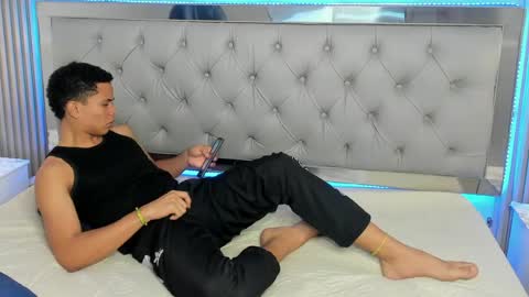IM ANDRES online show from April 30, 1:23 am