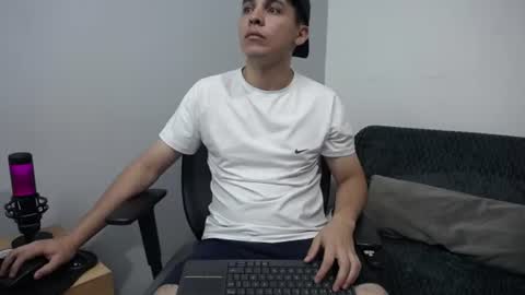 andres_69_fantasy online show from July 5, 10:50 pm