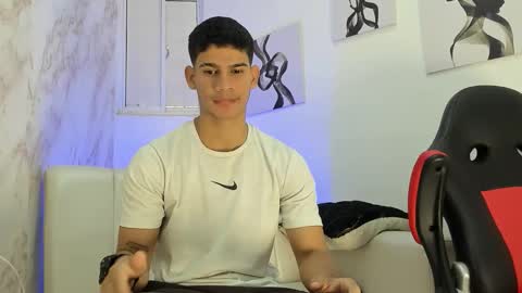 andres_stud online show from November 18, 12:42 pm