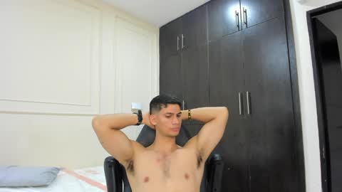 andres_stud online show from April 8, 6:13 am