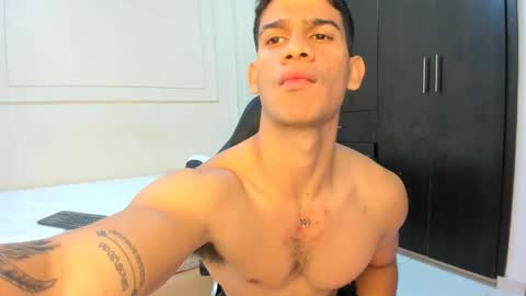 andres_stud online show from April 21, 4:18 am