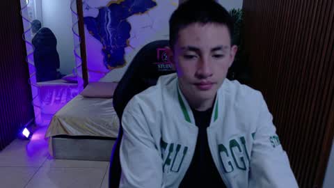andres_tay online show from May 20, 2:40 am