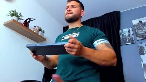 Andrew Diaz online show from December 17, 3:03 am