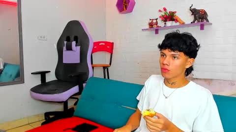 andy_dan1 online show from October 12, 5:40 pm