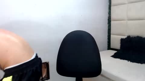 andy_dan1 online show from December 31, 5:44 am