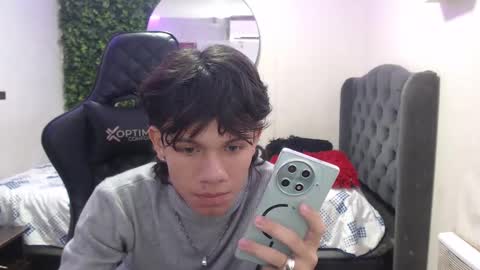 andy_dan1 online show from March 10, 1:32 pm