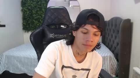 andy_dan1 online show from January 21, 7:28 pm