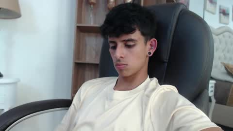 andyxibrat online show from April 18, 7:40 pm