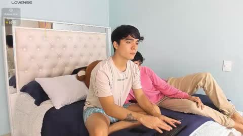 Snapshot of andyy_big_cock chatting on October 22, 5:38 pm Andy online show from October 22, 5:38 pm