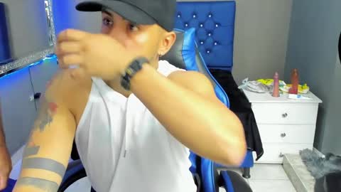 Angel And Cris online show from October 2, 1:04 pm