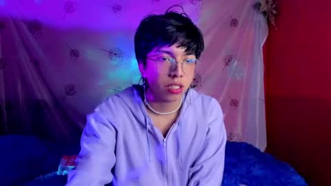 Snapshot of angellonfire chatting on February 10, 3:46 am Angel  online show from February 10, 3:46 am