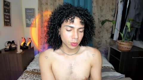 angelwhitte online show from April 6, 1:35 am