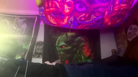 Snapshot of angusbone01 chatting on September 10, 8:13 am angusbone01 online show from September 10, 8:13 am