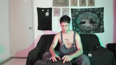 antonnello_ online show from January 28, 8:47 pm