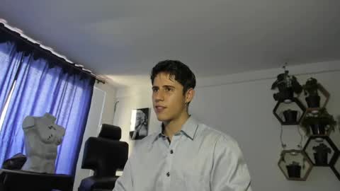 antonnello_ online show from March 4, 8:05 pm