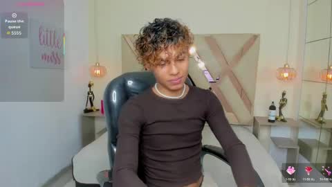 anyelotwink online show from April 21, 5:13 am