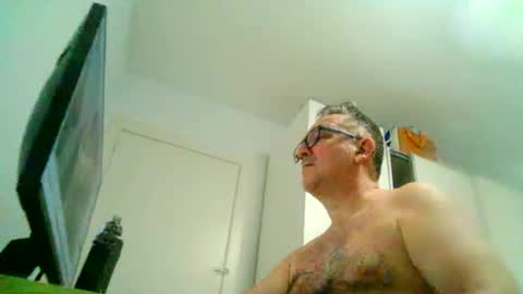 Snapshot of apixaba chatting on September 24, 8:40 pm furry bear online show from September 24, 8:40 pm