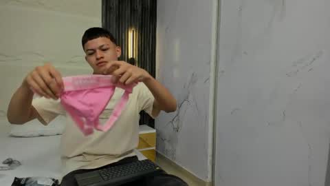   online show from April 19, 3:06 am