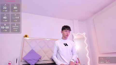 Snapshot of aron_tay chatting on December 22, 3:55 am  your aron  online show from December 22, 3:55 am