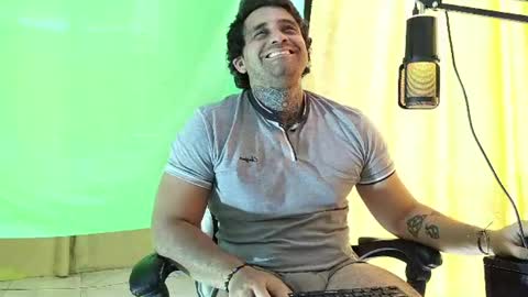 aronmiller online show from July 18, 9:09 pm