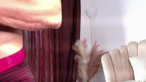   online show from April 11, 10:35 pm