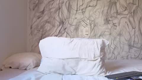   online show from December 5, 11:17 am