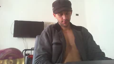 Snapshot of artur833 chatting on October 26, 9:44 am artur833 online show from October 26, 9:44 am