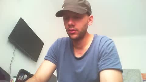 Snapshot of artur833 chatting on October 12, 8:08 am artur833 online show from October 12, 8:08 am