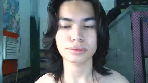 asian_babyboi online show from December 18, 11:45 pm