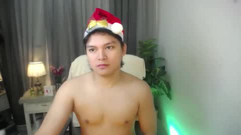 asian_handsomexx online show from December 5, 7:37 am