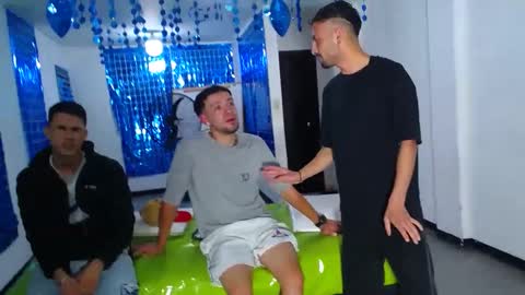 THOMAS AND DAMIAND online show from March 4, 12:07 am