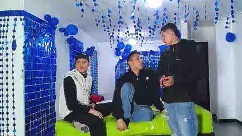 THOMAS AND DAMIAND online show from December 30, 12:11 am